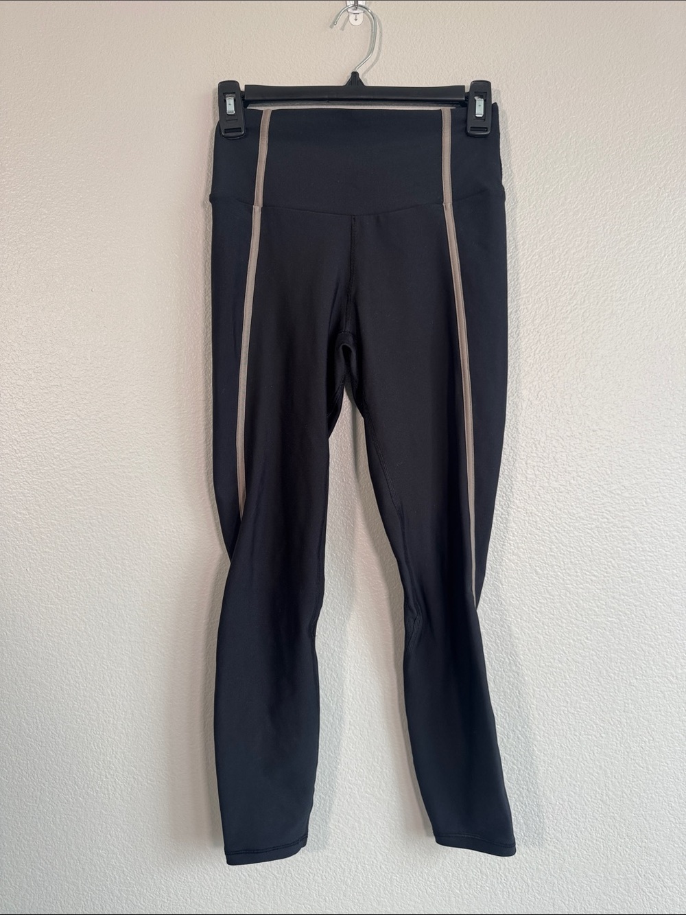 Abercrombie YPB SculptLUX Piping Legging in Black/Tan - S Short